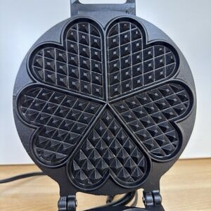 Vintage Vitantonio Five of Hearts Pizzelle Waffle Iron Maker Waffles White